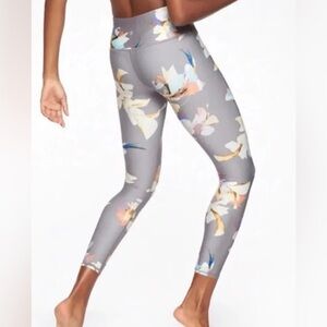 SOLD Athleta Elation Paradise 7/8 Grey Floral Tight | Size Small